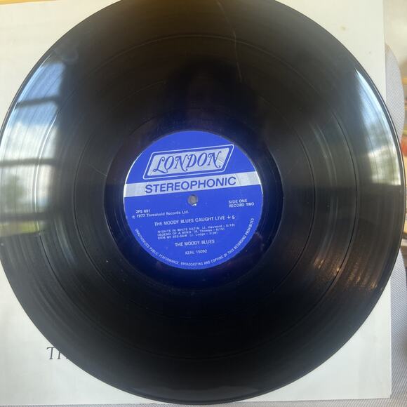 THE MOODY BLUES Caught Live+5 2LP London 1977 STERLING VG++ ULTRASONIC CLEAN! - Picture 12 of 12